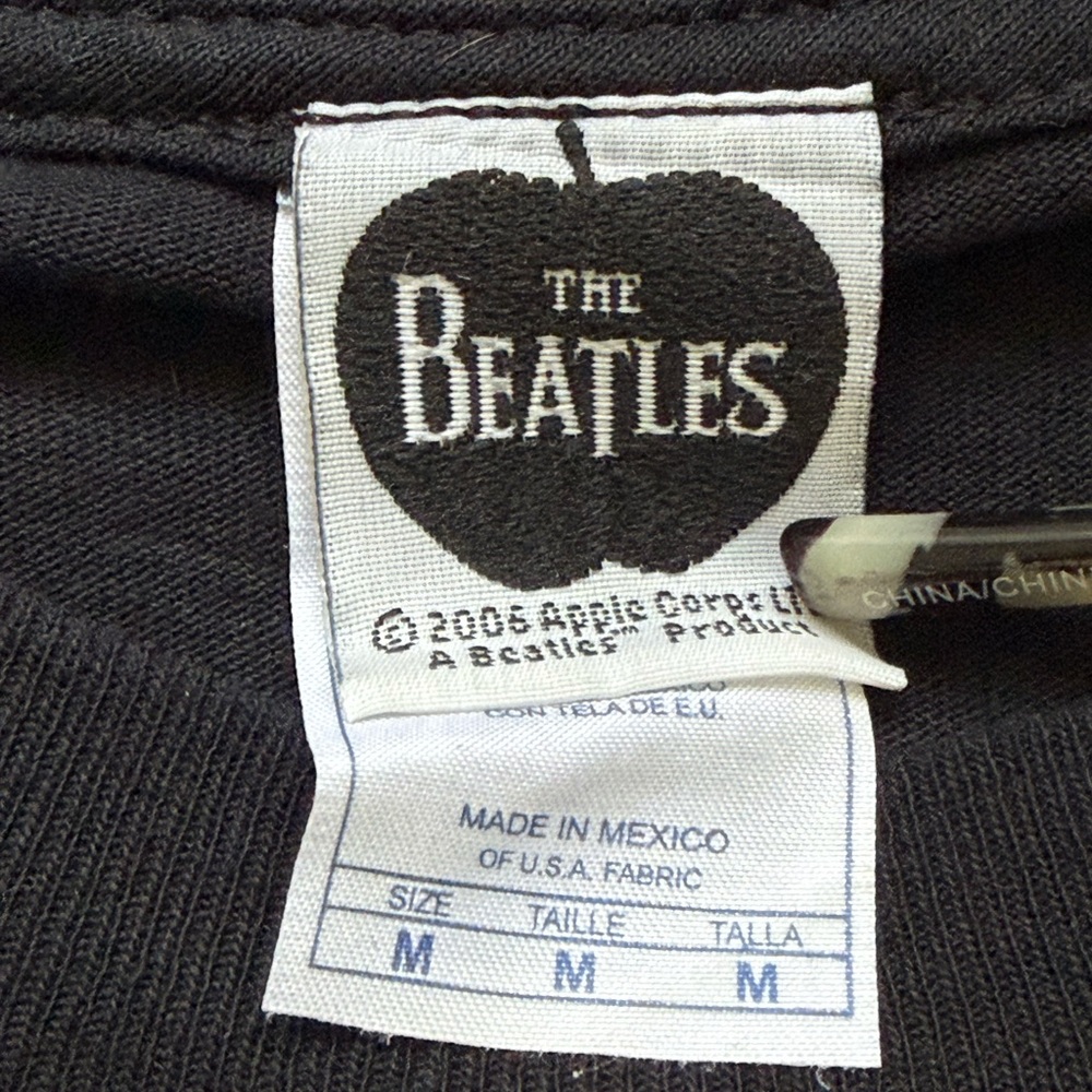 Vintage The Beatles Stg Peppers Lonely Hearts Club  Band Tee Y2K. NWOT - Picture 3 of 8